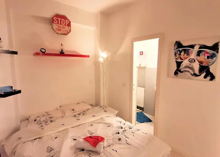 Luxury Piata Universitate Old Town * Бухарест